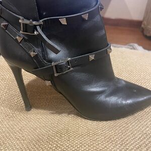 Valentino Garavani Noir Rock Stud Black Leather Ankle Boots